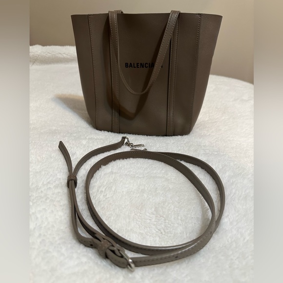 Authentic Balenciaga Everyday XXS Tote | Neutral color - Picture 5 of 12